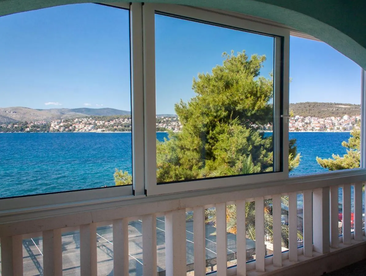 Marcel Apartment Mit Meerblick Trogir