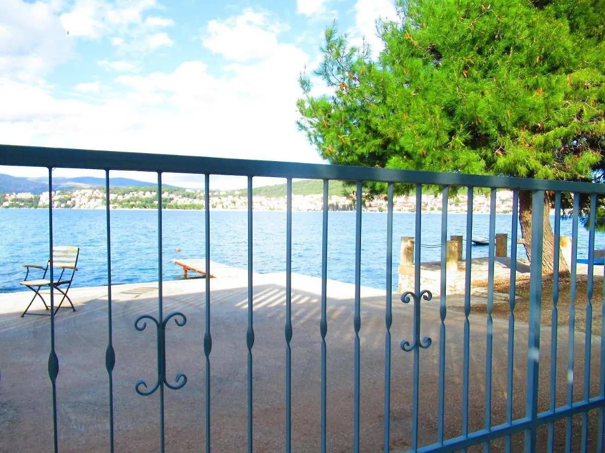 Marcel Apartment Mit Meerblick Trogir