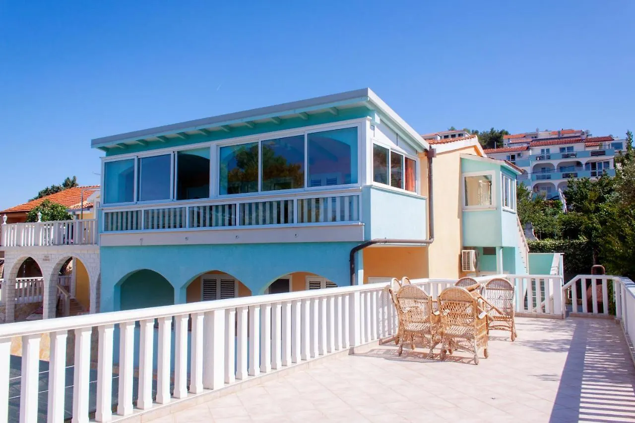 Marcel Apartment Mit Meerblick Trogir